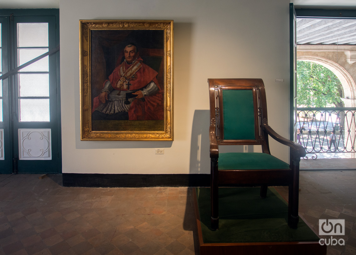 Cuadro y silla del Obispo de Espada, en el Museo de la Ciudad, en La Habana. Foto: Otmaro Rodríguez.