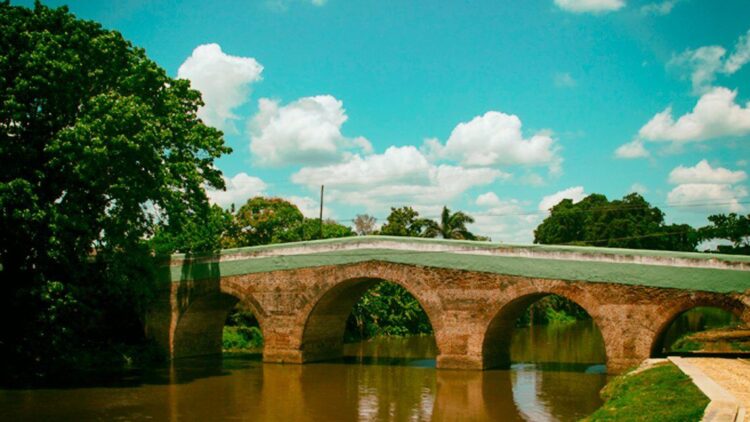 Puente sobre el Yayabo Foto: Online Tours