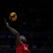 Robertlandy Simón rescató a Cuba en su partido contra Francia durante la segunda semana de la VNL. Foto: Tomada de Volleyball World.