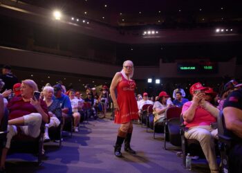 Participantes en un acto pro-Trump en AZ hoy 6 de junio de 2024. Foto: EFE.