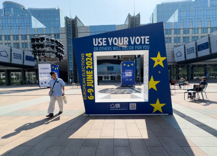 Las elecciones al Parlamento Europeo se celebraron en los 27 países miembros de la Unión Europea del 6 al 9 de junio pasados. Alrededor de 360 ​​millones de europeos tenían derecho a votar. Solo la mitad de ellos lo ejerció. Foto: EFE/EPA/OLIVIER HOSLET.
