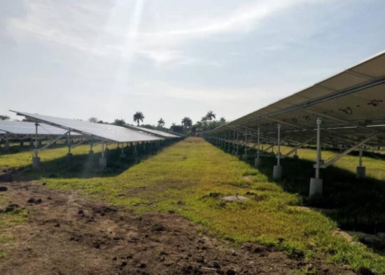 Parques fotovoltaicos donados por China a Cuba. Foto: Tomada de Granma.