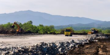 Trabajos iniciales para la construcción de un parque solar fotovoltaico en la localidad de Corúa 5, en el municipio holguinero de Mayarí. Foto: ACN.