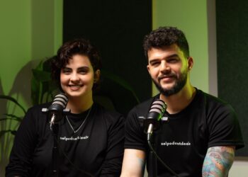 Alejandra y Alex son los anfitriones del podcast que lleva su nombre. Foto: Cortesía de los entrevistados.