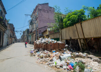 Vertedero en el barrio habanero de Los Sitios. Foto: Otmaro Rodríguez.