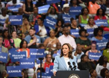 Kamala Harris habla durante un mitin de campaña en Atlanta, Georgia, el 30 de julio de 2024. Foto:  EFE/EPA/EDWARD M. PIO RODA.