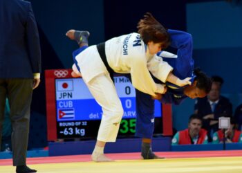 Maylin del Toro (de azul) no pudo pasar de su primer combate en París. Foto: Ricardo López Hevia.