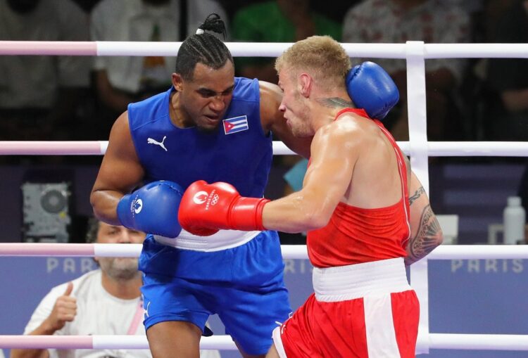 Arlen López se convirtió en el tercer boxeador cubano con una victoria en París 2024. Foto: Ricardo López Hevia.