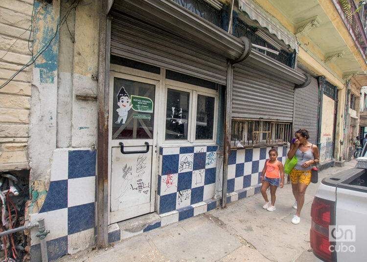 Antigua tienda en CUC en la calle Neptuno, hoy cerrada. Foto: Otmaro Rodríguez.