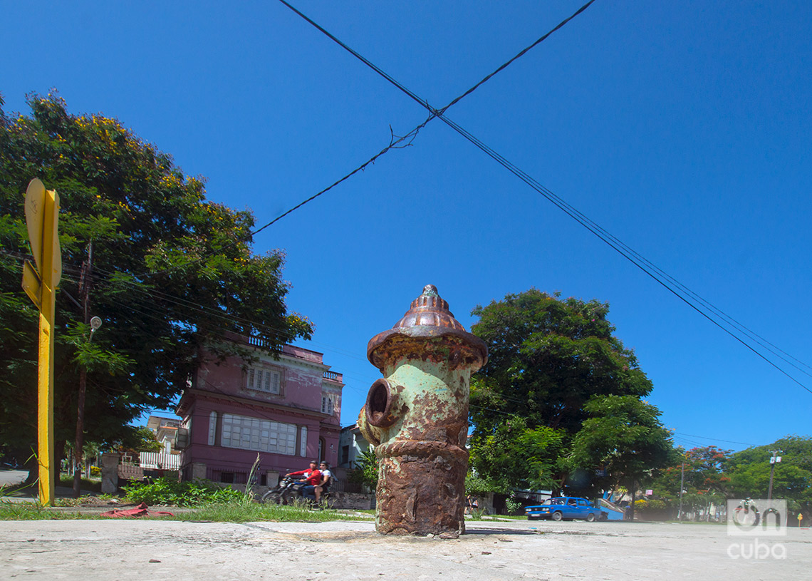 Hidrante en la avenida de Santa Catalina. Foto: Otmaro Rodríguez.