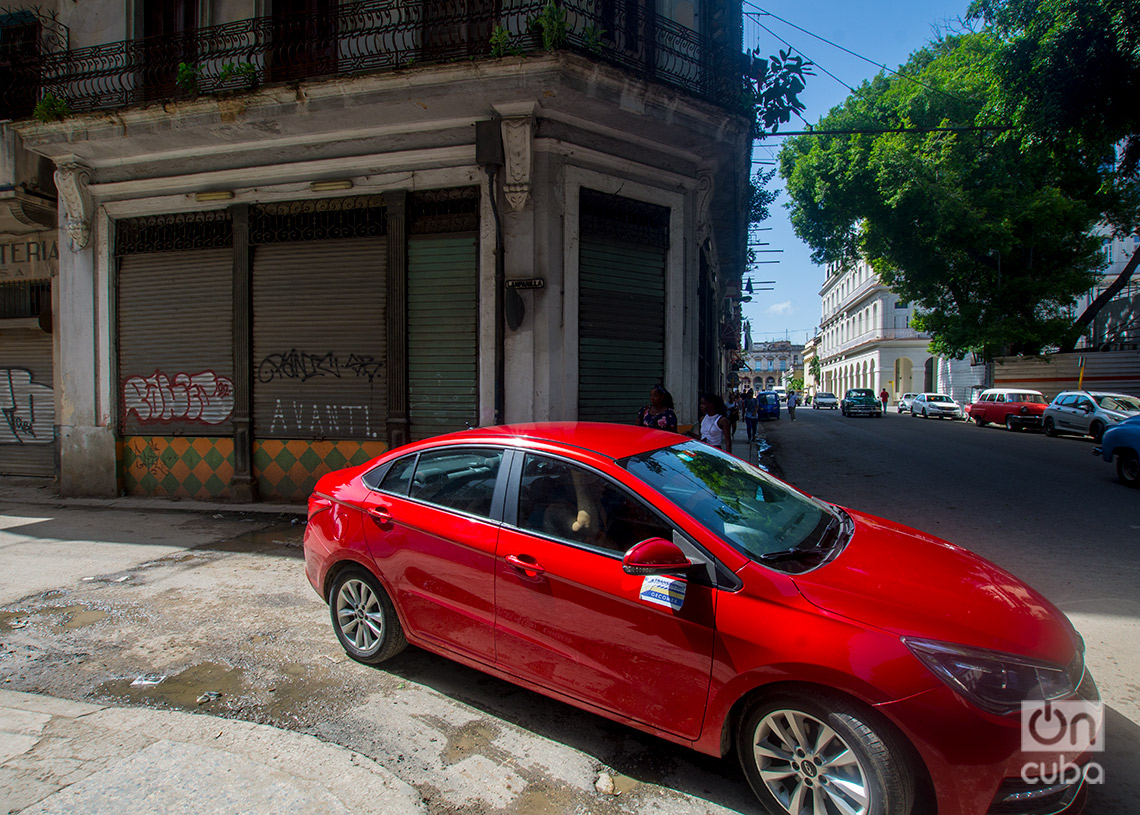 Tienda que vendía piezas de autos en CUC, hoy cerrada. Foto: Otmaro Rodríguez.