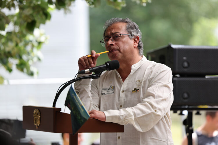 Petro, durante la inauguración de la Casa Colombia, ubicada en el Parc de la Villette de la capital francesa, este jueves. Foto:  Miguel Gutiérrez/EFE.