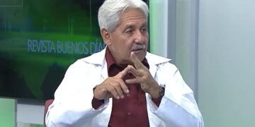 El Dr. Francisco Durán, Director Nacional de Epidemiología del Ministerio de Salud Pública (Minsap), en una intervención televisada sobre la Fiebre de Oropouche. Foto: Captura de video.