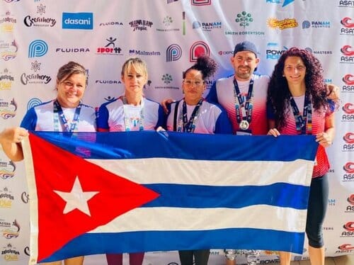 Nadadores cubanos participantes en el IX Campeonato Panamericano Máster de Natación, celebrado en Puerto España, Trinidad y Tobago. Foto: Jit.