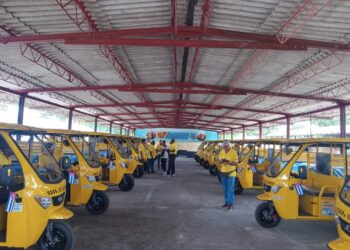 Un total de 20 triciclos eléctricos comenzaron a brindar servicio al transporte público en Guantánamo. Foto: Tomada del Facebook de Eduardo Rodríguez Dávila.