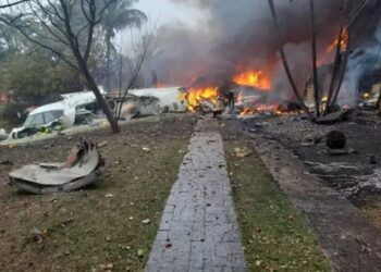 Avión de la aerolínea Voepass con 62 personas a bordo se desplomó este viernes en Brasil Foto: canal Telesur