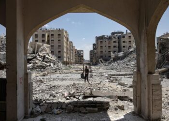 Vista parcial de la ciudad gazatí de Khan Yunis este 24 de agosto. Foto: EFE/EPA/HAITHAM IMAD