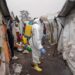 Fumigación en un campamento de refugiados en Goma, República Democrática del Congo, contra la mpox o viruela del mono. Foto: Moise Kasereka / EFE.