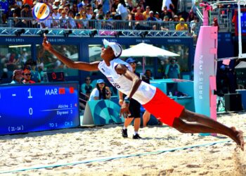 El cubano Noslen Díaz durante el torneo de voleibol de playa en los Juegos Olímpicos de París. Foto: Ricardo López Hevia / Archivo.