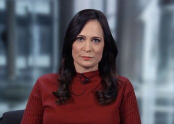 Stephanie Grisham, ex secretaria de prensa de la Casa Blanca de Trump. Foto: YouTube.