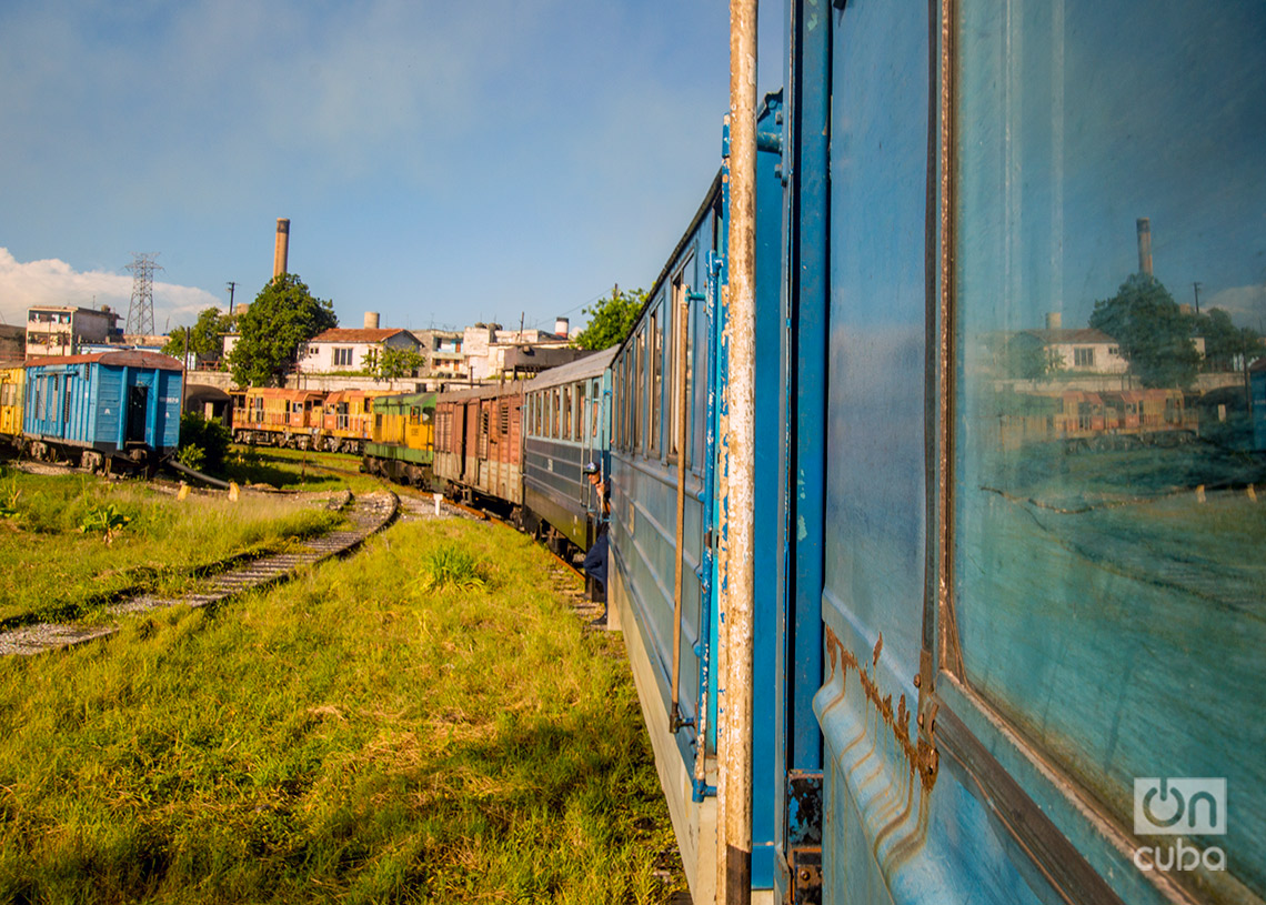 El tren tiene tres coches de pasajeros con 70 asientos. Foto: Otmaro Rodríguez.