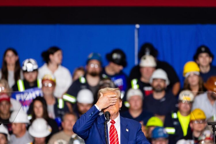 Donald Trump en un mitin electoral en Pensilvania el 30 de agosto de 2024. Foto: EFE/EPA/JIM LO SCALZO.