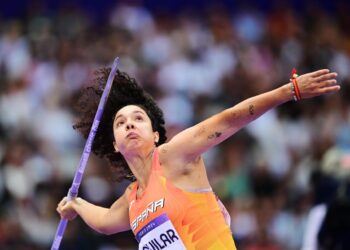 La cubana Yulenmis Aguilar, que compite por España, durante el lanzamiento de la jabalina en los Juegos Olímpicos de París. Foto: Christian Bruna.