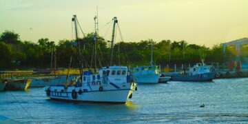 Barcos pesqueros en el suroriente de Cuba. Foto: Radio Cadena Agramonte / Archivo.