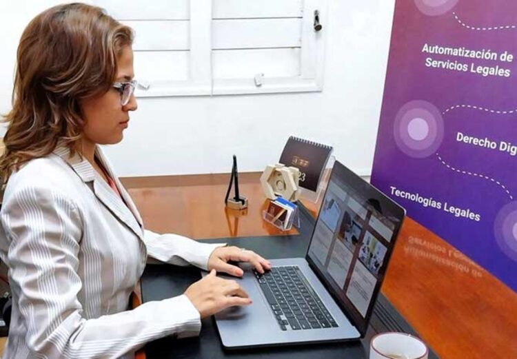 El Bufete Consultores y Abogados Internacionales (Conabi) lanza servicio online para la obtención y legalización de antecedentes penales. Foto: Agencia Cubana de Noticias (ACN).