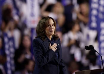 La candidata presidencial demócrata Kamala Harris durante la última noche de la Convención Nacional Demócrata (DNC) en el United Center de Chicago, Illinois, Estados Unidos, 22 de agosto de 2024. Foto: Carolina Brehman / EFE.