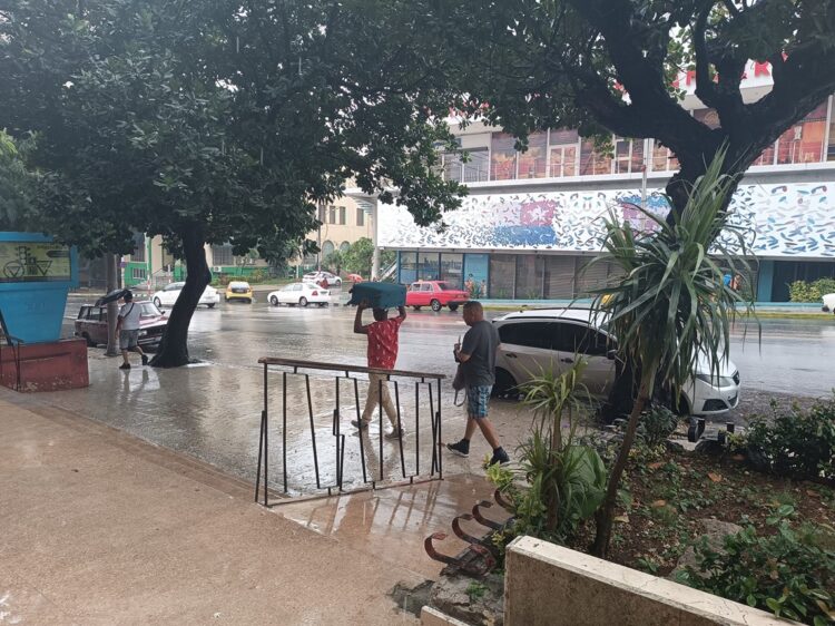 La tormenta tropical dejó "lluvias fuertes e intensas en el occidente y centro de Cuba”, según el Insmet. Foto: Lázaro Manuel Alonso, Facebook.