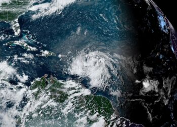 Localización de la tormenta tropical Ernesto en el Atlántico. Foto: NOAA-NHC /EFE.