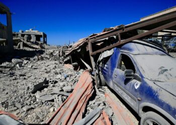 Destrucción en la aldea libanesa de Saksakiyeh por la aviación de Israel. Foto: Stringer / EFE.