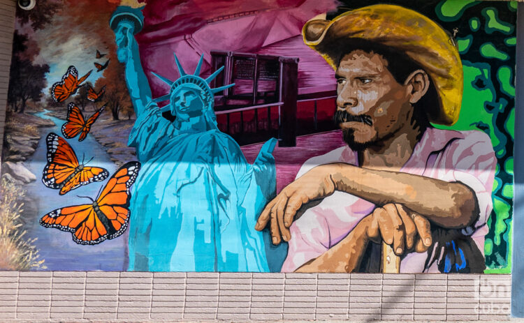 Fragmento de un mural en la fachada de la sede de Las Américas, un Centro de Defensa del Inmigrante en El Paso, Texas. La obra fue creada por adolescentes en el Sistema de Libertad Condicional Juvenil. Foto: Kaloian.