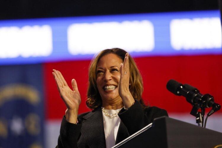 Kamala Harris en Charlotte, Carolina del Norte. Foto: EFE/EPA/ERIK S. LESSER.