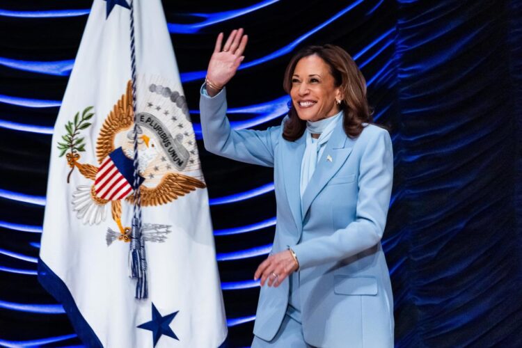 Kamala Harris en el Instituto del Caucus Hispano del Congreso en Washington DC. Foto:  EFE/EPA/JIM LO SCALZO.