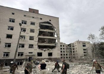 Imagen de los daños provocados por el bombardeo ruso en la ciudad ucraniana de Poltava. Foto: SABA.