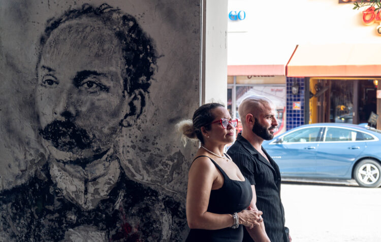 José Martí, en la Calle Ocho, en La Pequeña Habana, en Miami. Foto: Kaloian.