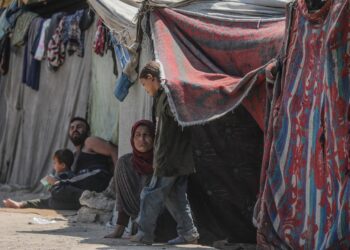 Refugiados en Khan Yunis , Franja de Gaza. Foto: EFE/EPA/MOHAMMED SABER.