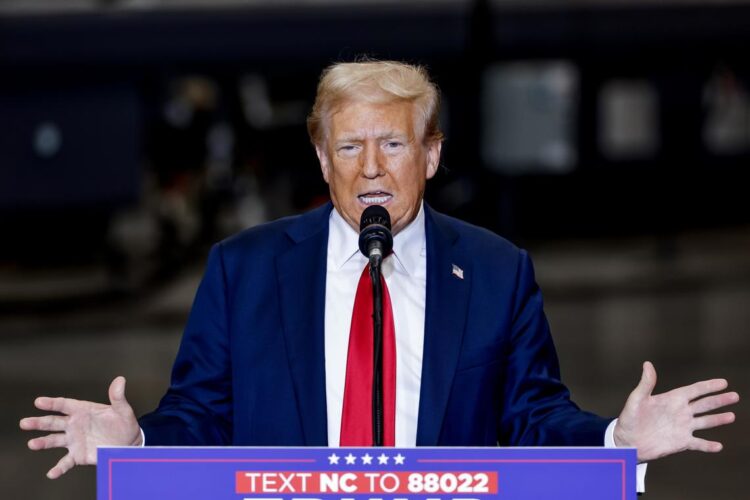 Donald Trump en un evento de campaña en Carolina del Norte el 25 de septiembre de 2024. Foto: EFE/EPA/ERIK S. LESSER.