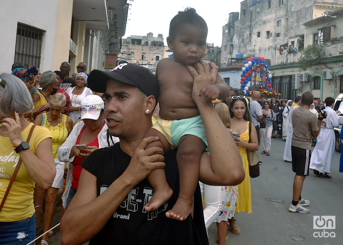 Procesión de la Virgen del Caridad de Cobre por las calles de Centro Habana, el domingo 8 de septiembre de 2024. Foto: Otmaro Rodríguez.