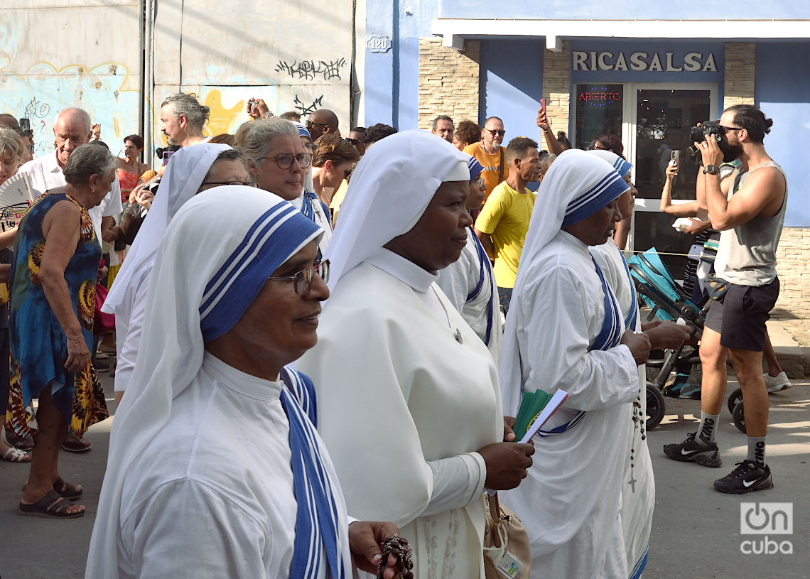 Procesión de la Virgen del Caridad de Cobre por las calles de Centro Habana, el domingo 8 de septiembre de 2024. Foto: Otmaro Rodríguez.