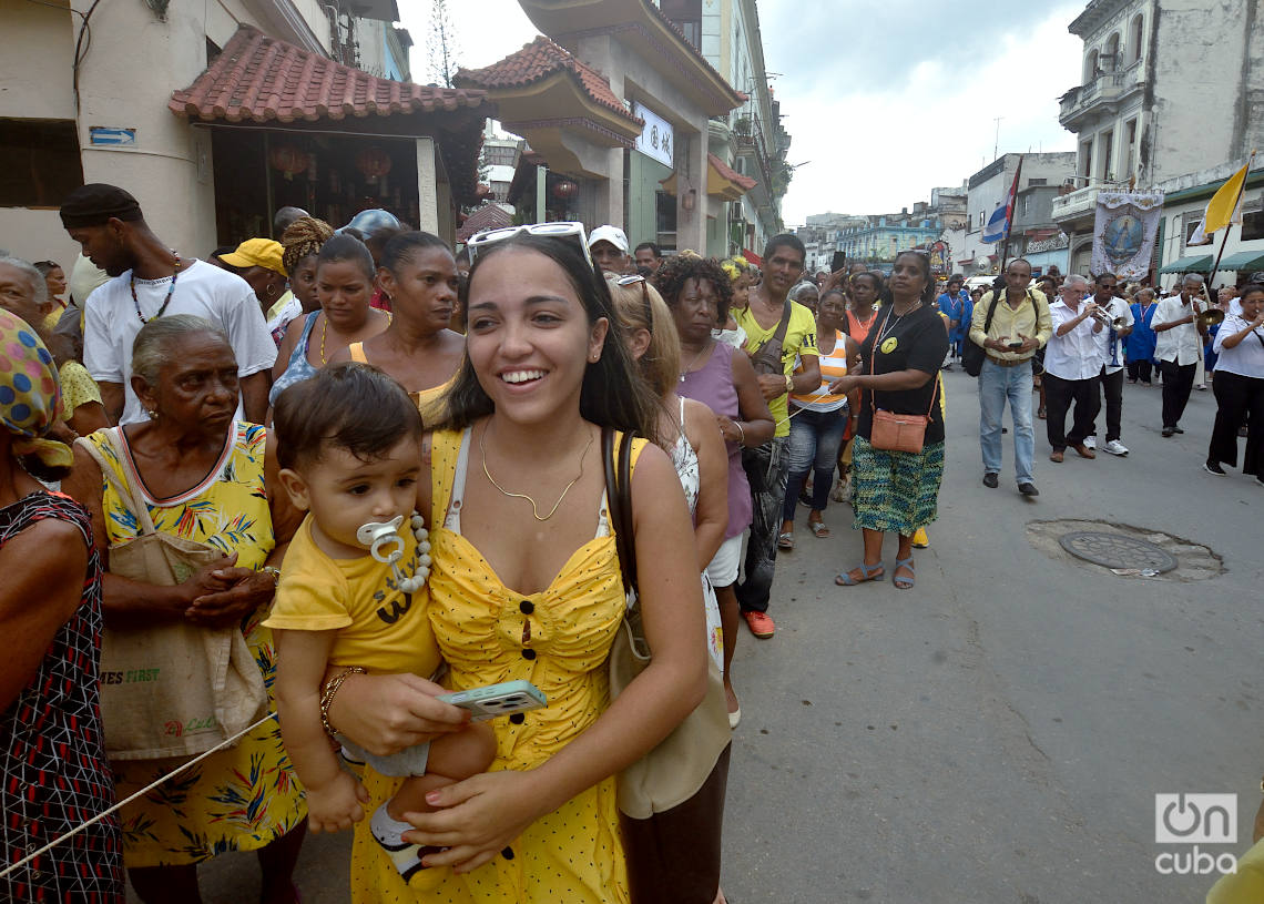 Procesión de la Virgen del Caridad de Cobre por las calles de Centro Habana, el domingo 8 de septiembre de 2024. Foto: Otmaro Rodríguez.