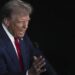 Trump responde a Harris durante el debate presidencial en el National Constitution Center de Filadelfia, Pensilvania, el 10 de septiembre de 2024. Foto: EFE/EPA/DEMETRIUS FREEMAN / POOL.