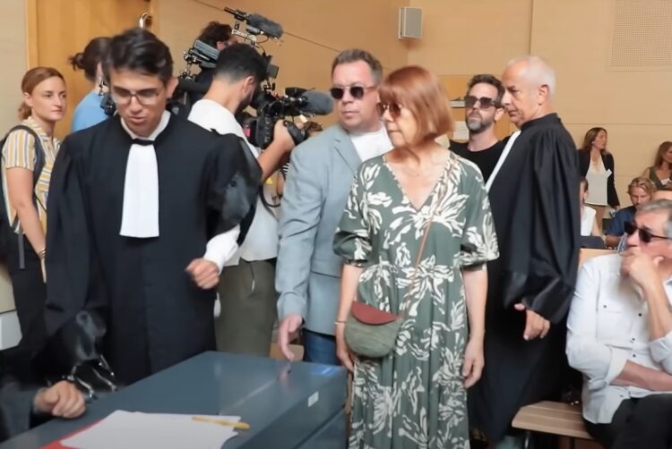 Gisèle Pélicot, llegando al juicio, en una captura de video de un reporte de France Press.