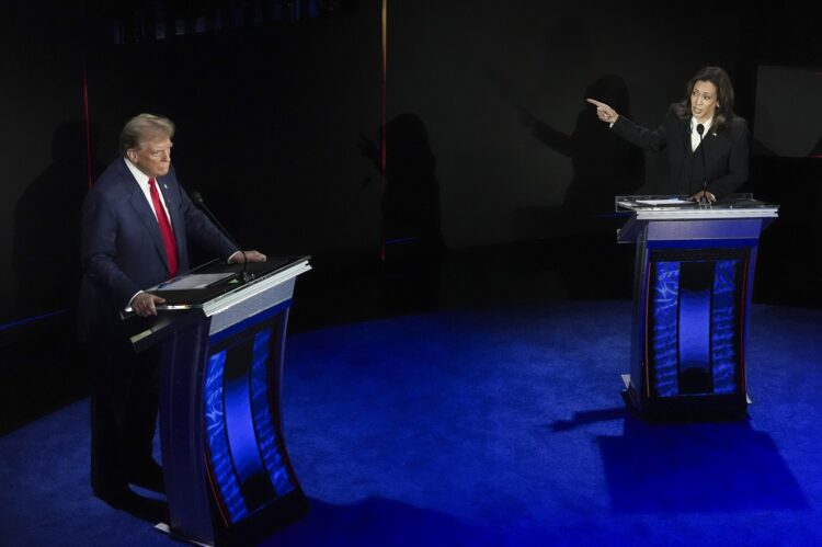 Debate presidencial entre la demócrata Kamala Harris y el republicano Donald Trump, organizado por ABC News en el Centro Nacional de la Constitución en Filadelfia, Estados Unidos, el 10 de septiembre de 2024. Foto: Demetrius Freeman / POOL / EFE.