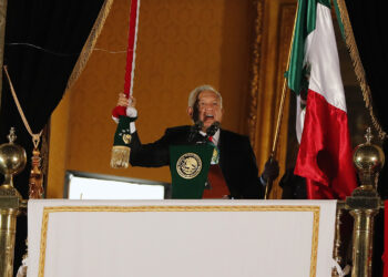 López Obrador en la ceremonia por el 214 aniversario del Grito de independencia. Foto: Mario Guzmán/EFE.