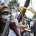 Miles de trabajadores, estudiantes universitarios e integrantes de la oposición se congregaron este domingo en el Ángel de la Independencia para marchar hacia el Senado mexicano para intentar frenar la polémica reforma judicial. Foto: Mario Guzmán/EFE.