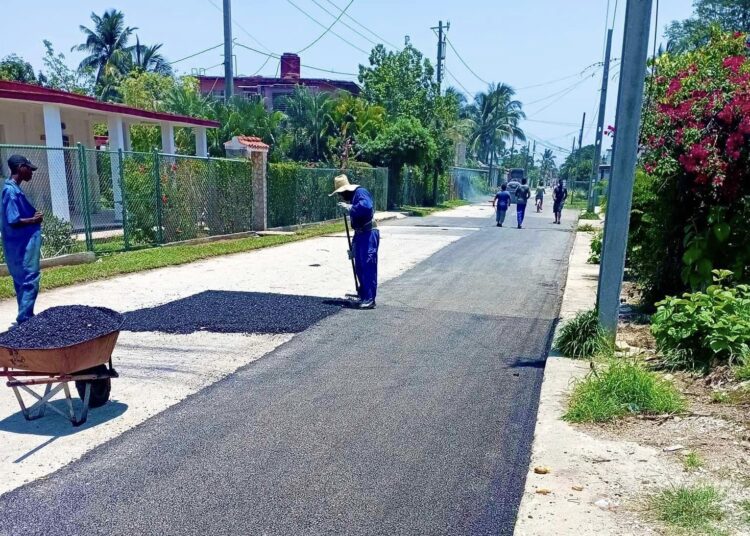 Surgida en 2021, la empresa privada Andal realiza labores de bacheo en calles secundarias. Foto: Cortesía de Andal.