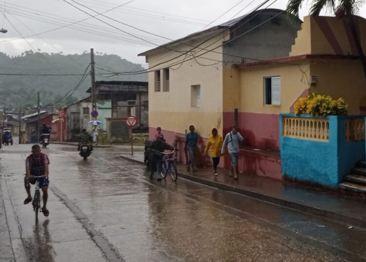 Lluvias iniciales en Baracoa por la influencia del huracán Oscar que amenaza el oriente de Cuba. Foto: Miguel Ángel Sánchez Pineda / Radio Baracoa.